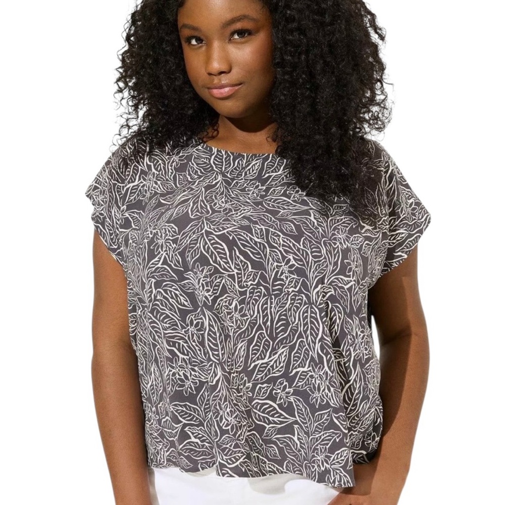 Torrid leaf print split back top size 1-1X/14-16